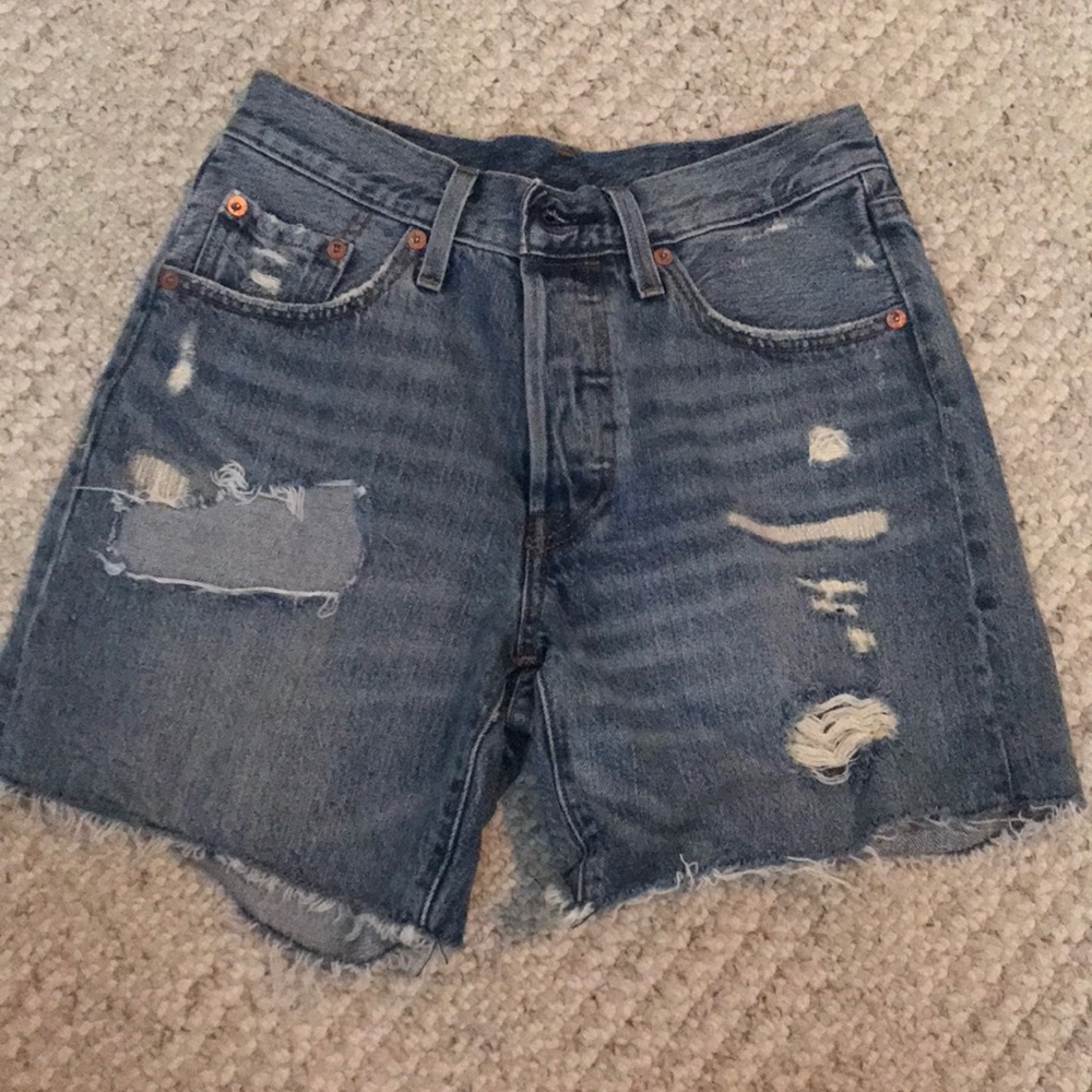 Levi’s High Waisted Shorts Size 25